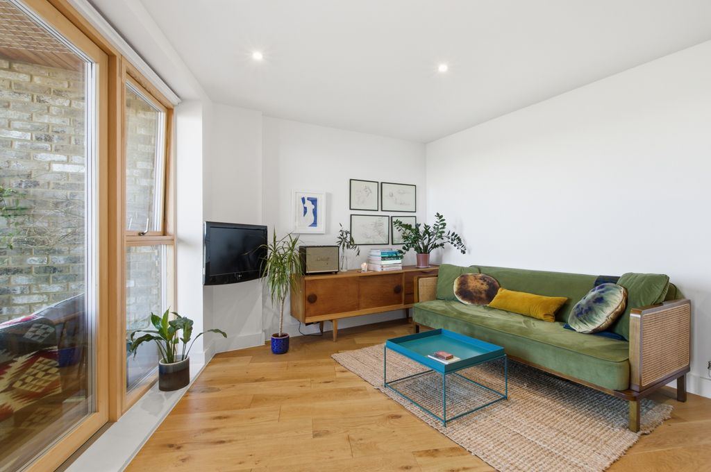 Property photo 3 of 18