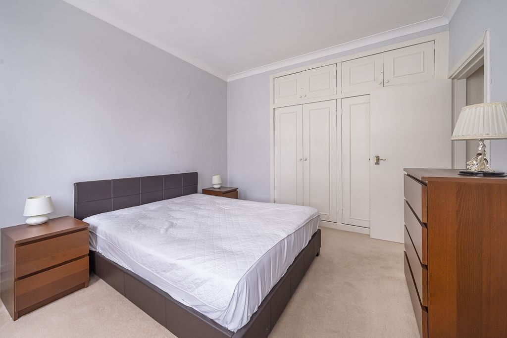 Property photo 3 of 11 Albany-Court-007