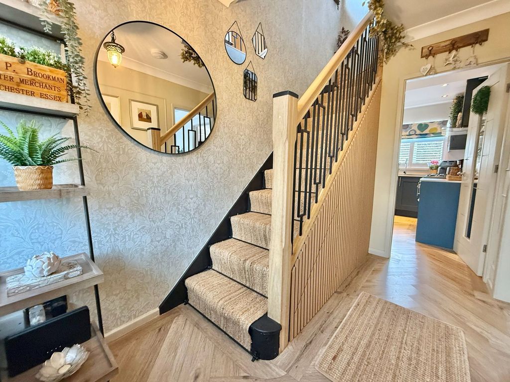Property photo 2 of 32
