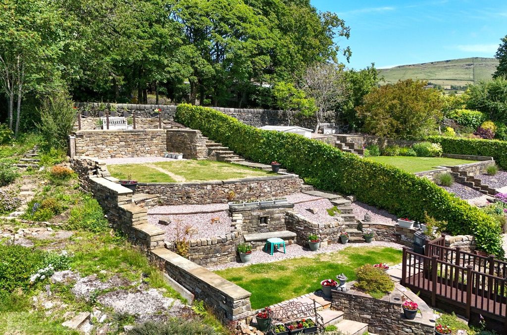 Property photo 2 of 36 Rear Garden