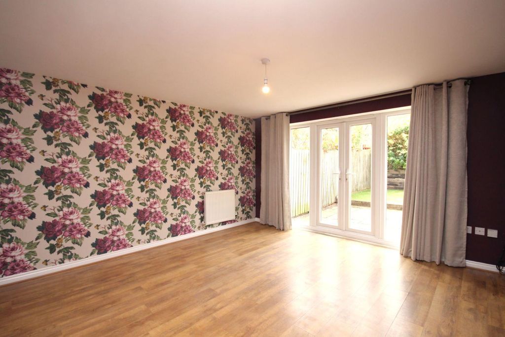 Property photo 2 of 12 L1N.Jpg