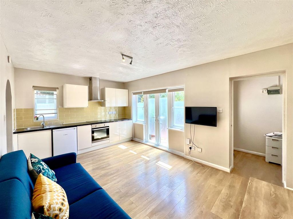 Property photo 1 of 6 Open Plan Kitchen/ Reception Room