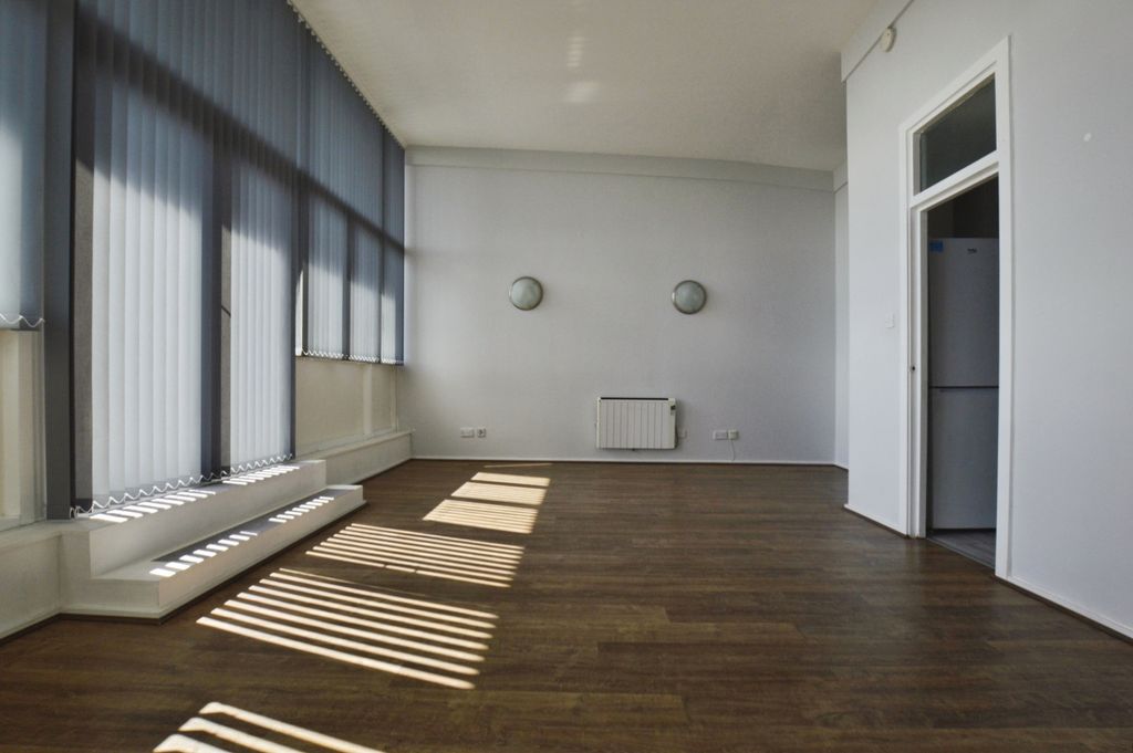 Property photo 2 of 13 Pbox-Img.Jpg