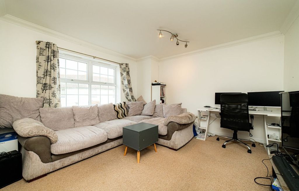 Property photo 2 of 8 Picture 2