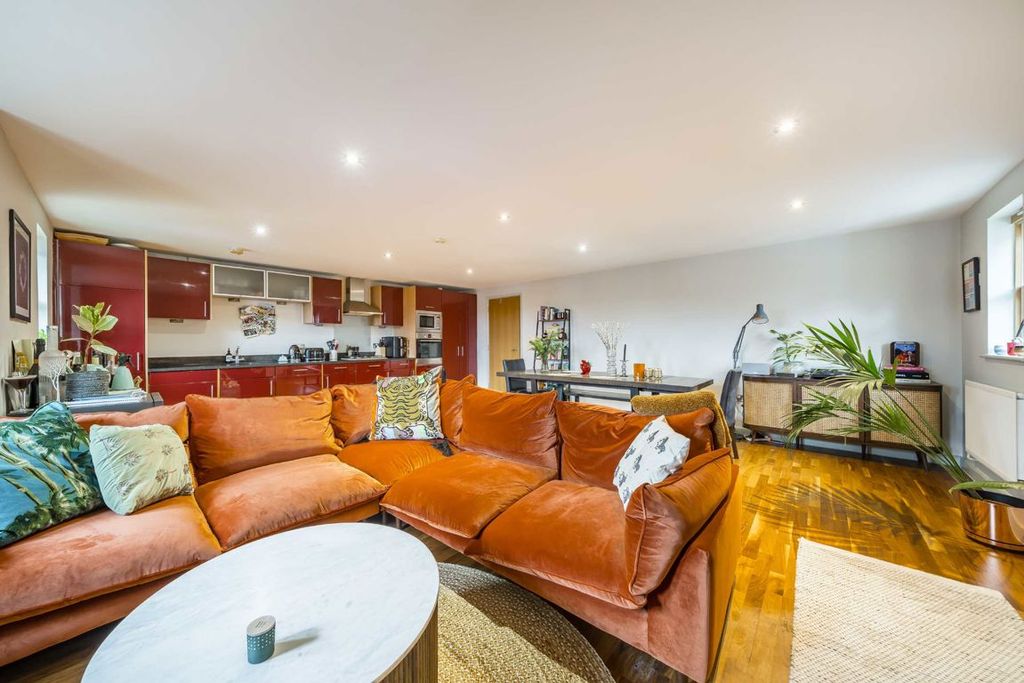 Property photo 2 of 7