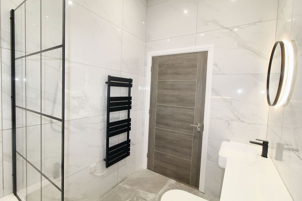 Property photo 2 of 5 Bathroom