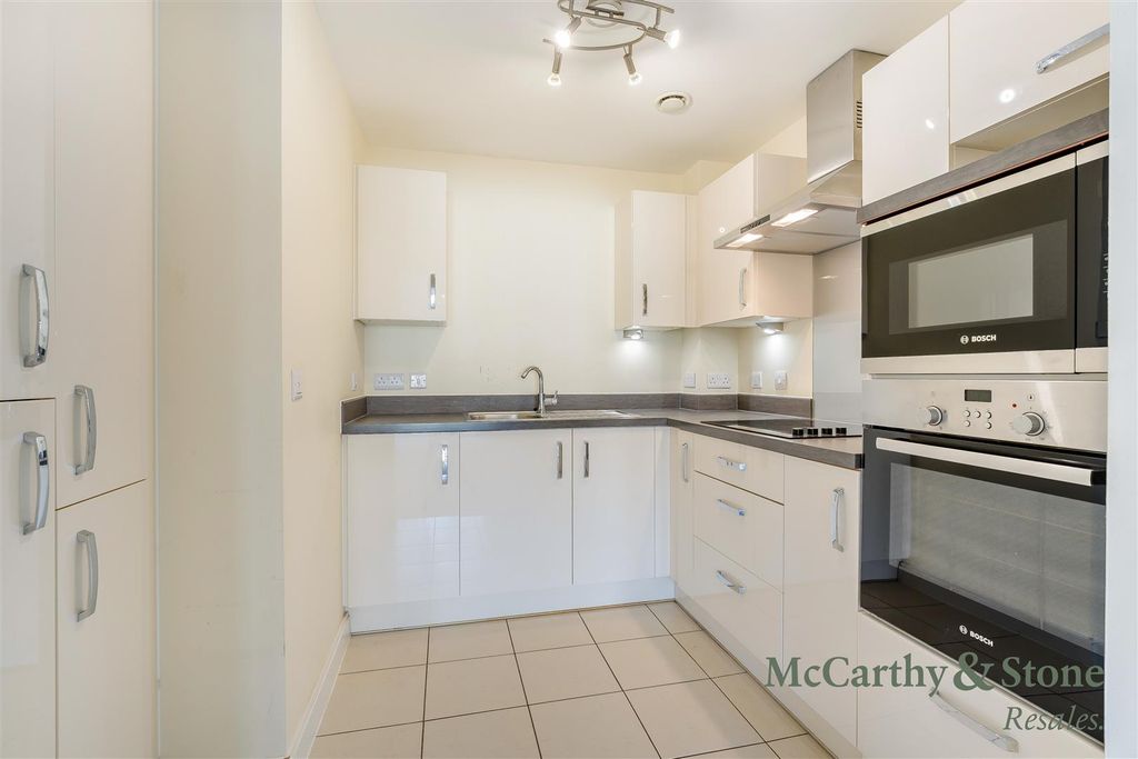 Property photo 3 of 20 8703141-Interior07.Jpg