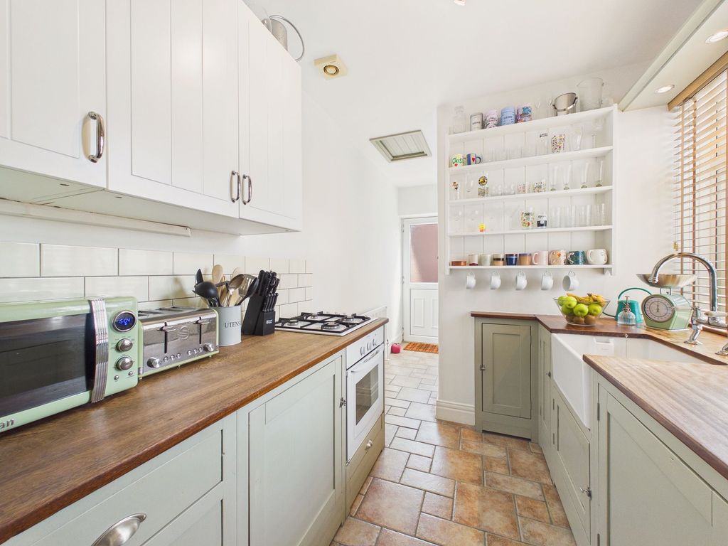 Property photo 3 of 14 Kitchen