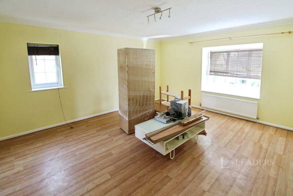 Property photo 2 of 12 Pbox-Img.Jpg