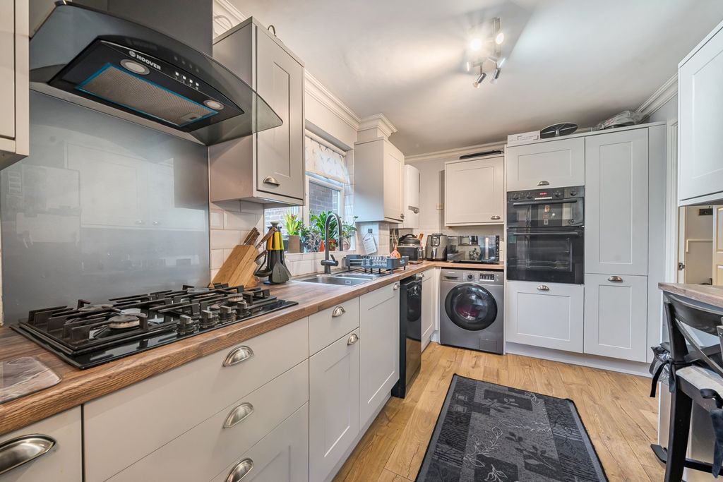 Property photo 2 of 24 Kitchen