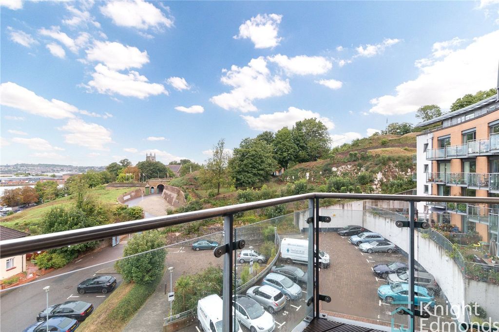 Property photo 1 of 15 Balcony