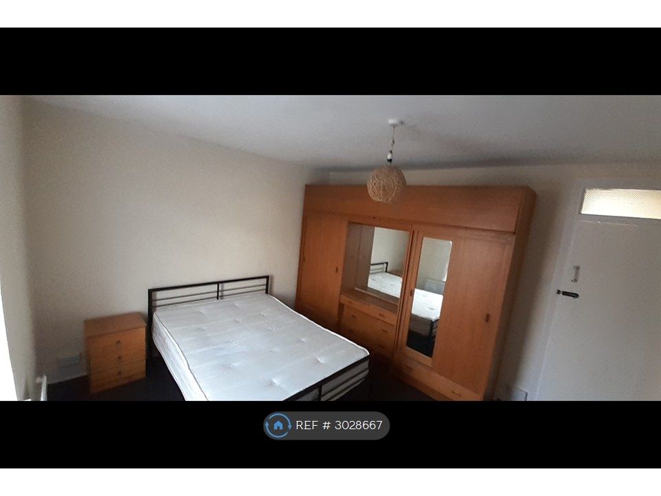 Property photo 1 of 16 Bedroom 1