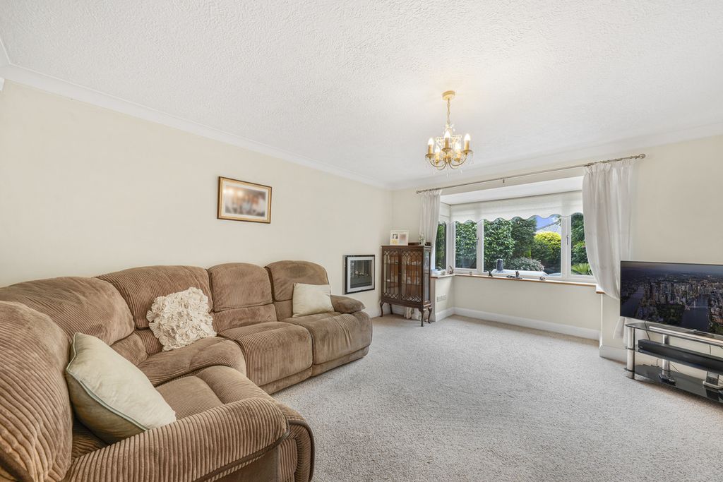 Property photo 3 of 32