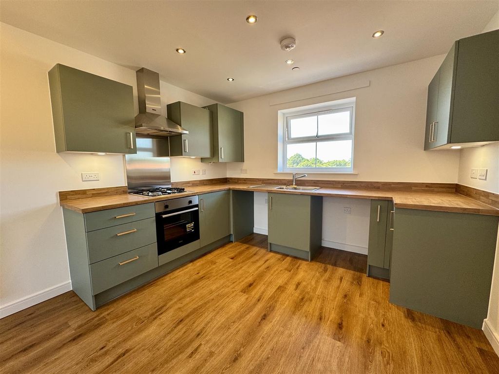 Property photo 2 of 15 Kitchen