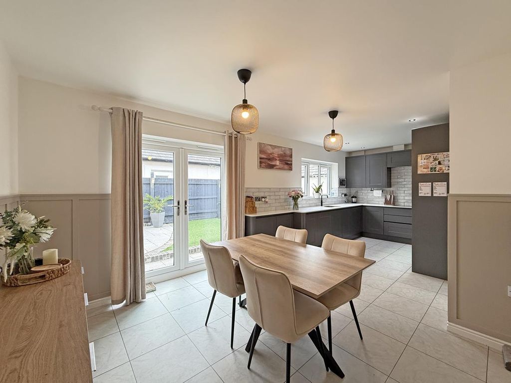 Property photo 3 of 20 Halecombe Road 17 - Kitchen Diner.Jpg