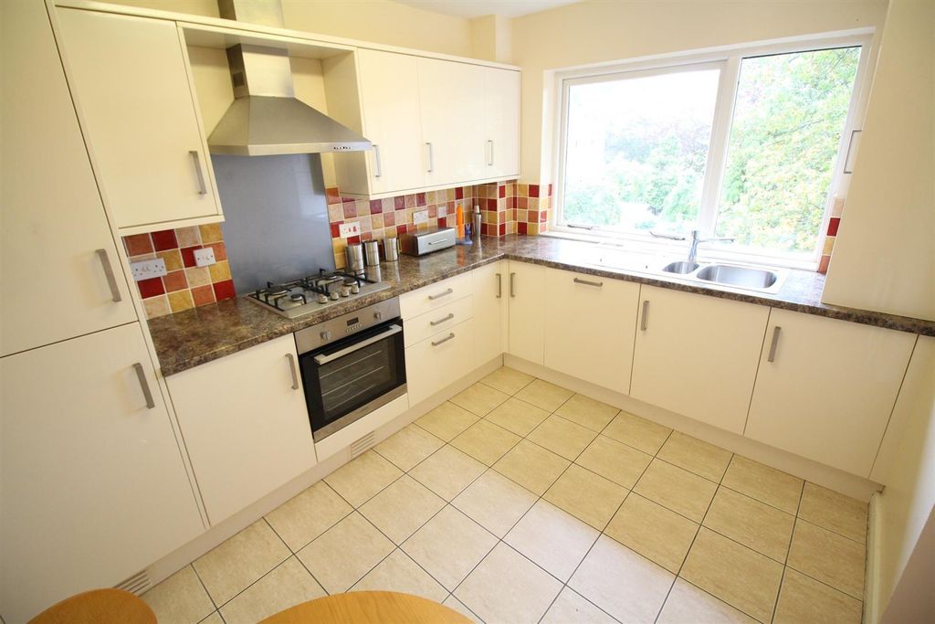 Property photo 3 of 9 Kitchen
