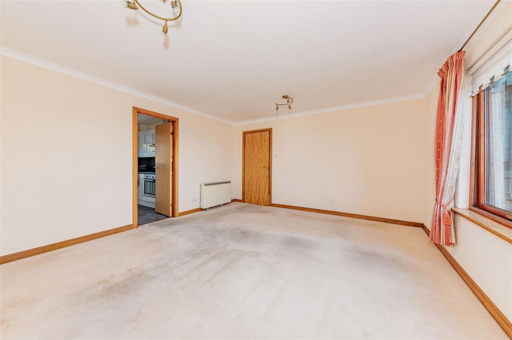 Property photo 3 of 13 16 Cross Street Bf-12.Jpg