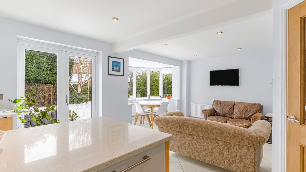 Property photo 2 of 31