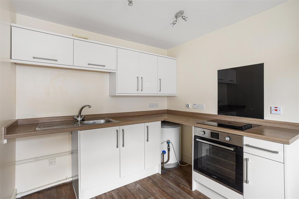 Property photo 2 of 8 Flat_12_Toft_Green_19.Jpg