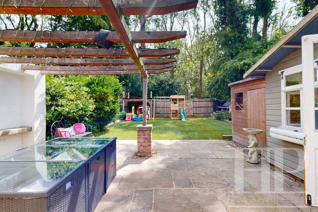 Property photo 2 of 28