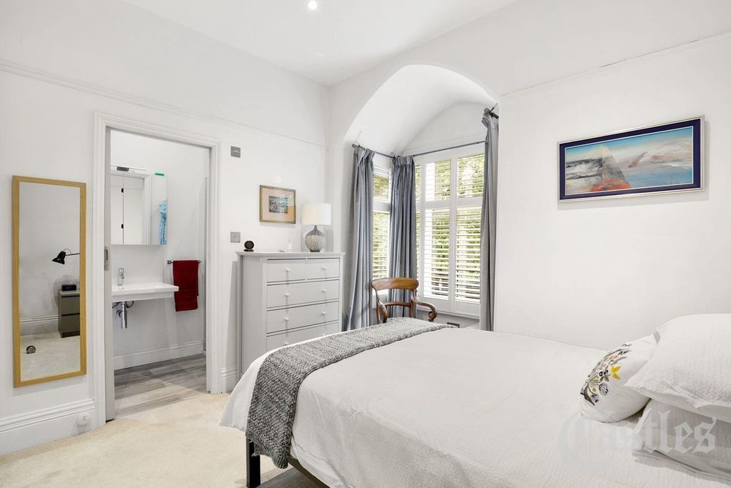 Property photo 3 of 19 Bedroom