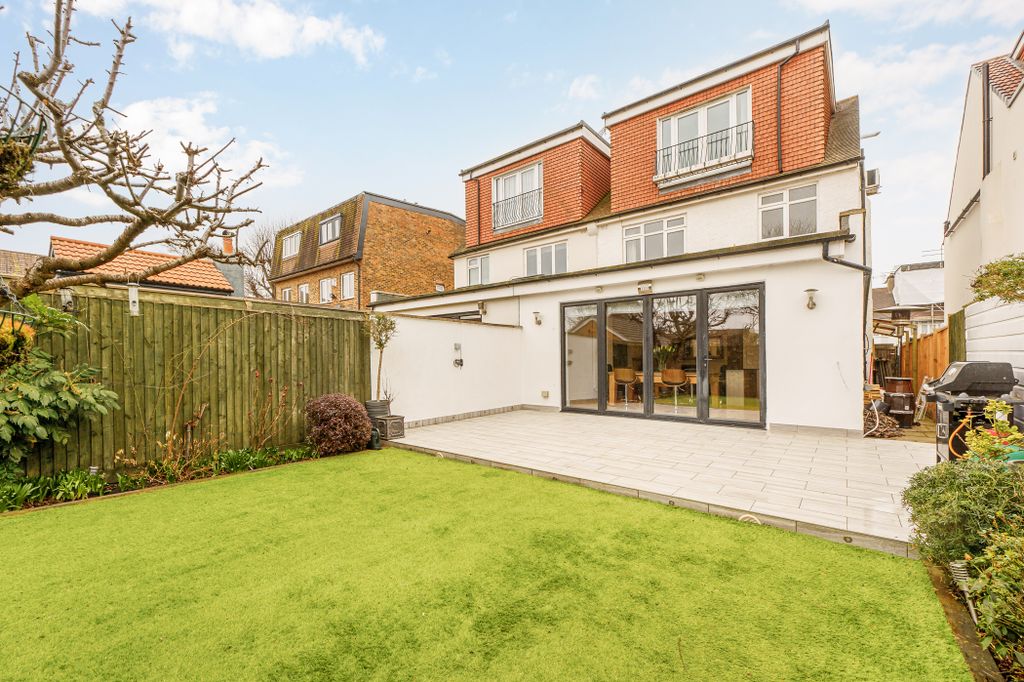 Property photo 2 of 14 Garden