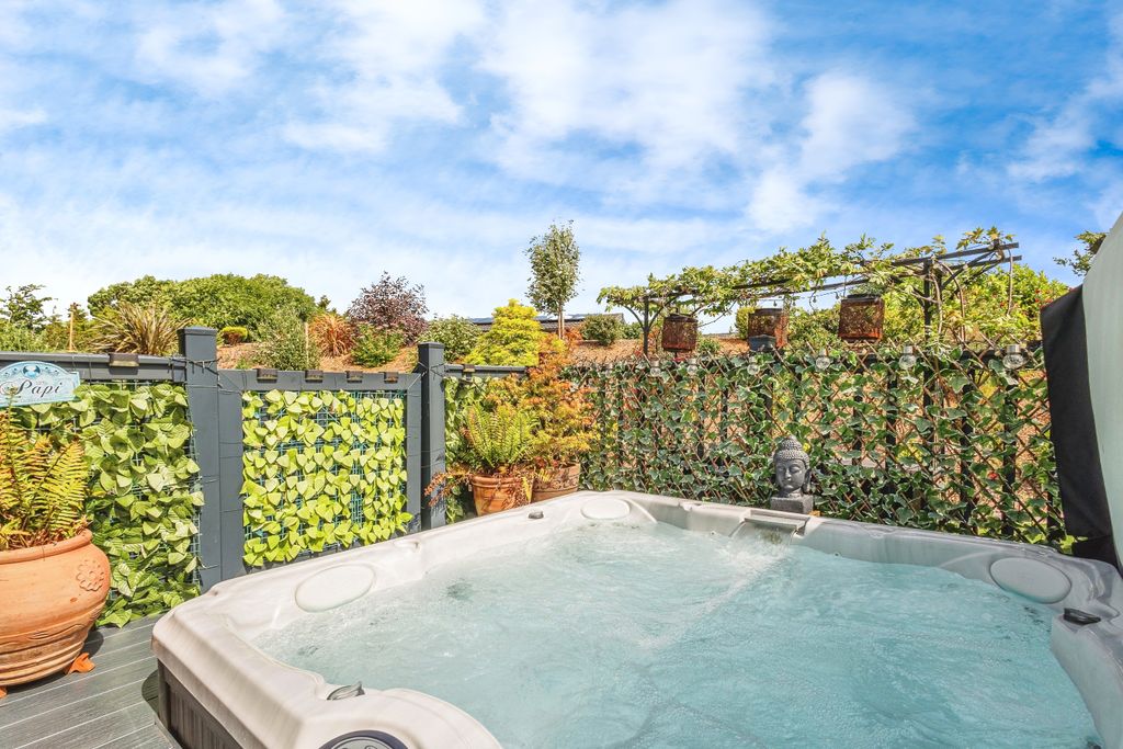 Property photo 3 of 20