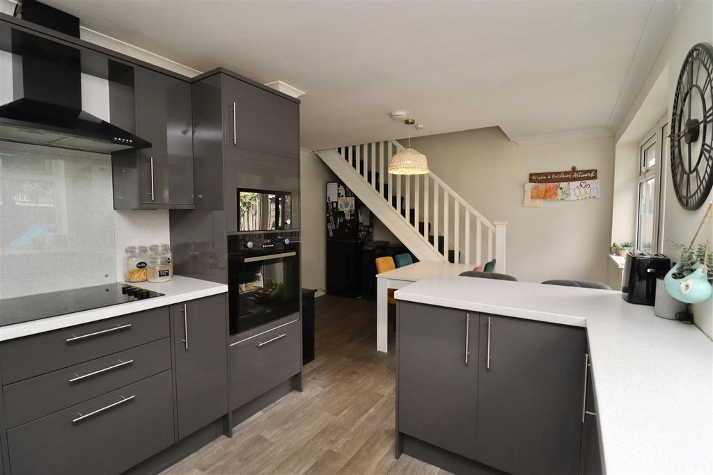 Property photo 2 of 16 Dining Kitchen