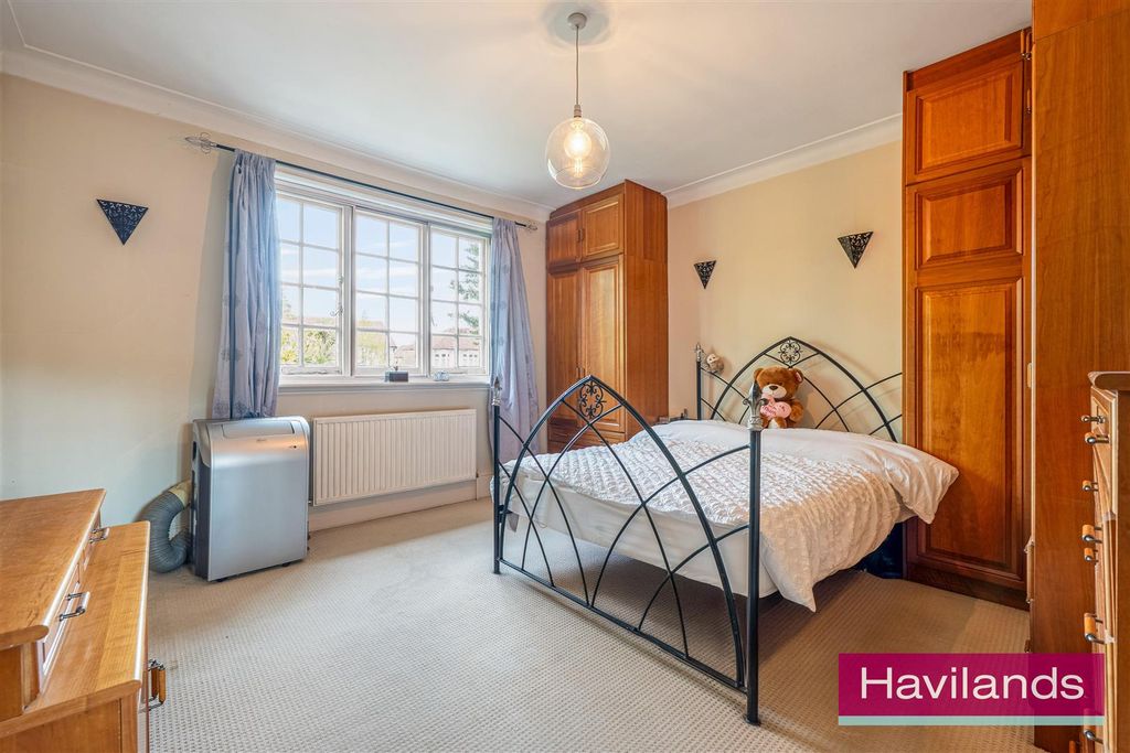 Additional image 13 of 6 bed semi-detached house for saleVillage Road, Enfield EN1