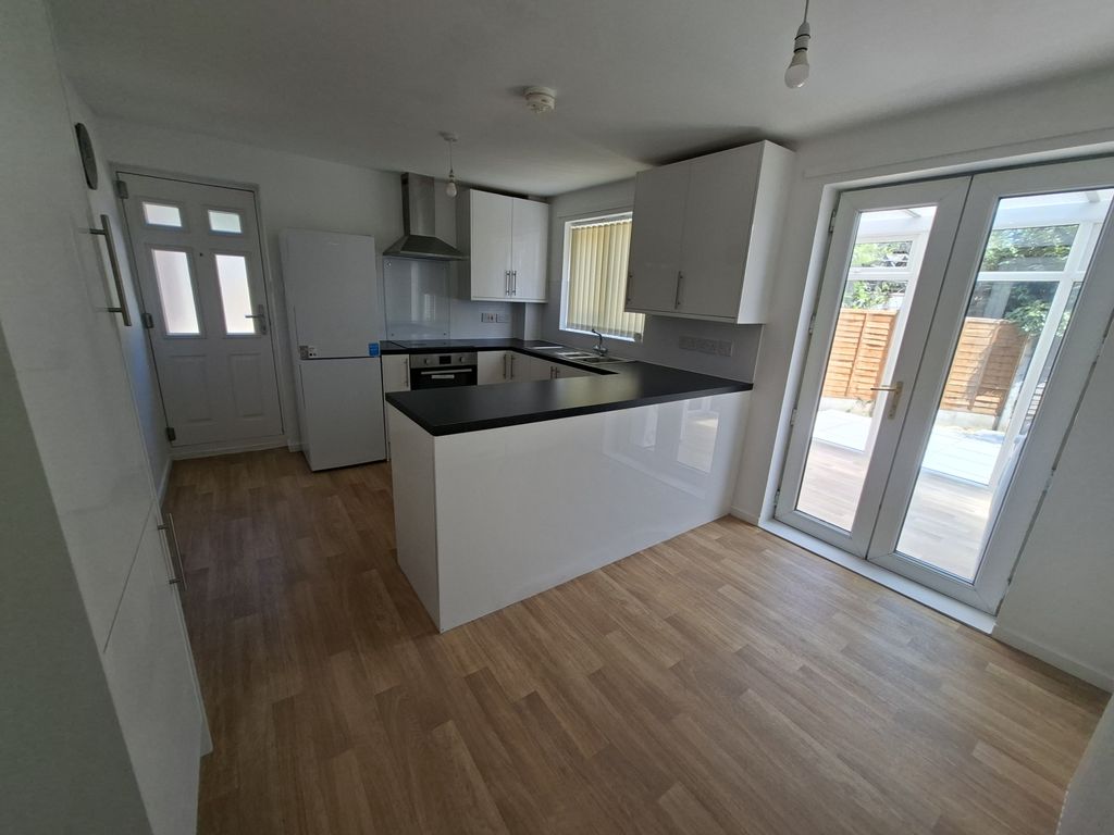 Property photo 3 of 11 Gallery