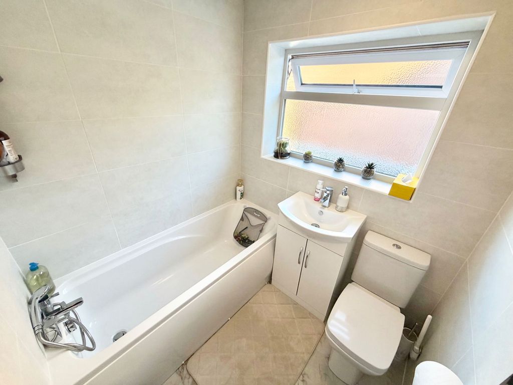 Property photo 3 of 25