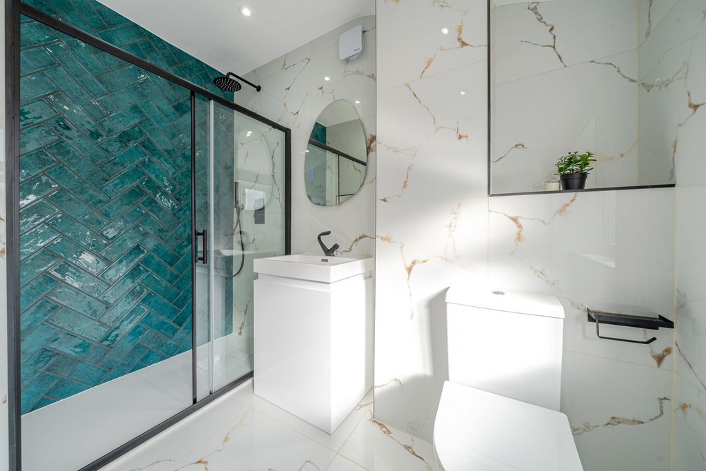 Property photo 2 of 16 Bathroom
