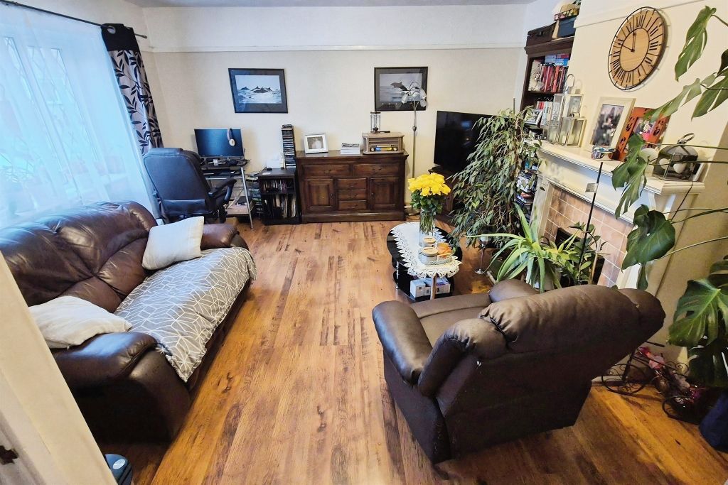 Property photo 2 of 15 Lounge