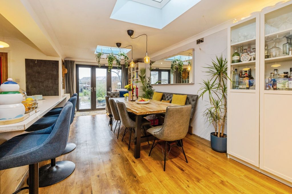 Property photo 3 of 18 Dining Area