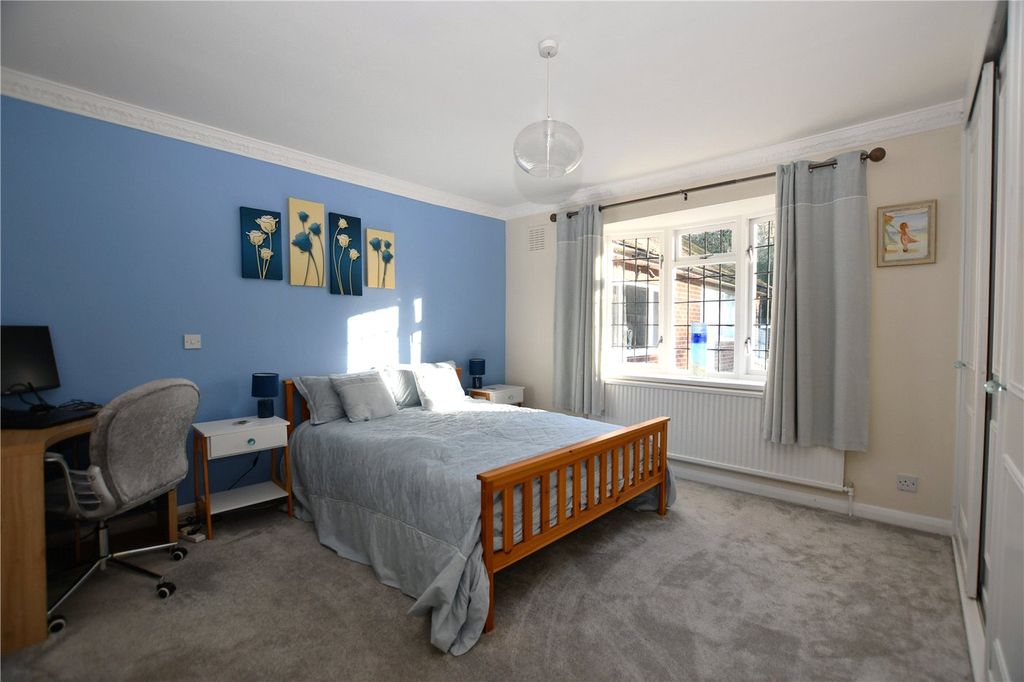 Additional image 7 of 6 bed detached house for saleNine Mile Ride, Wokingham, Berkshire RG40