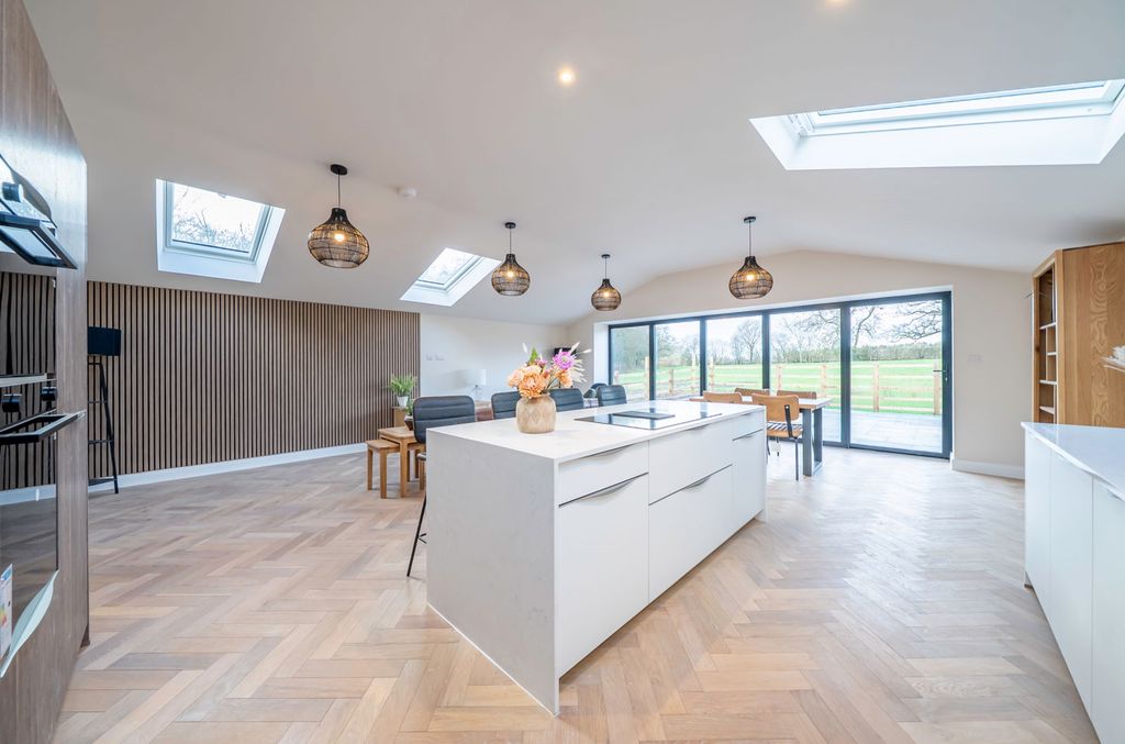 Property photo 2 of 25