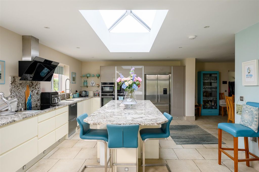 Property photo 2 of 39 Kichen
