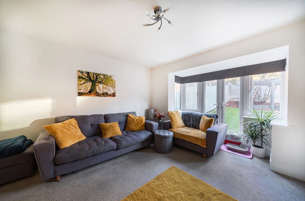 Property photo 2 of 18 1395338-8-695E2E7...