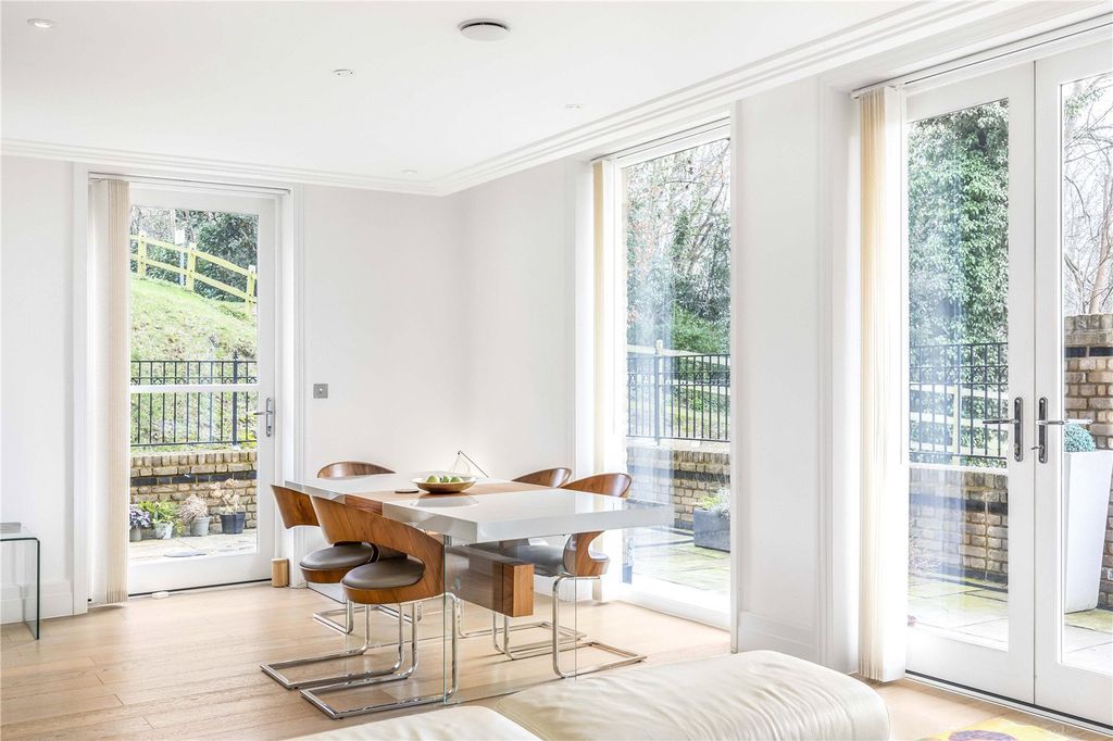 Property photo 3 of 16 Picture No. 11