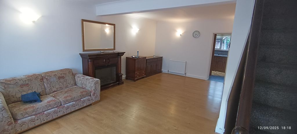 Property photo 2 of 32