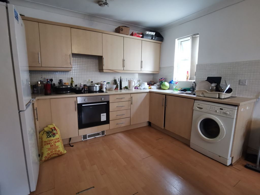 Property photo 3 of 8 Kitchen