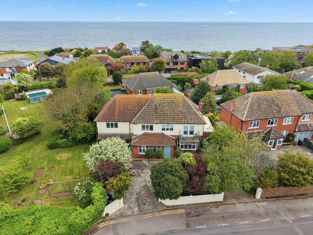Property photo 2 of 33