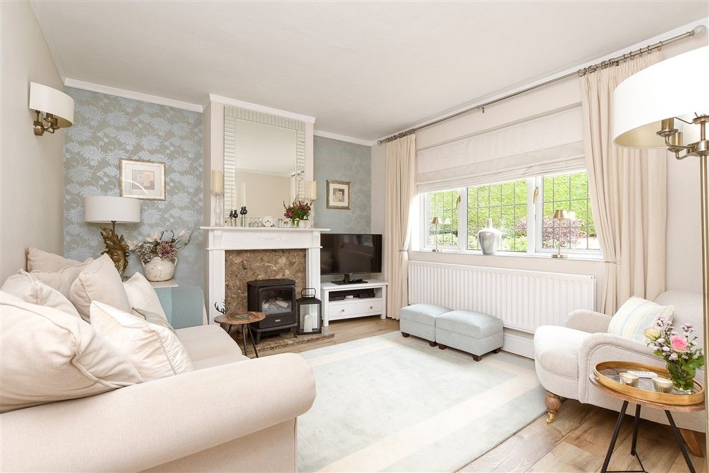 Property photo 1 of 14 Lounge