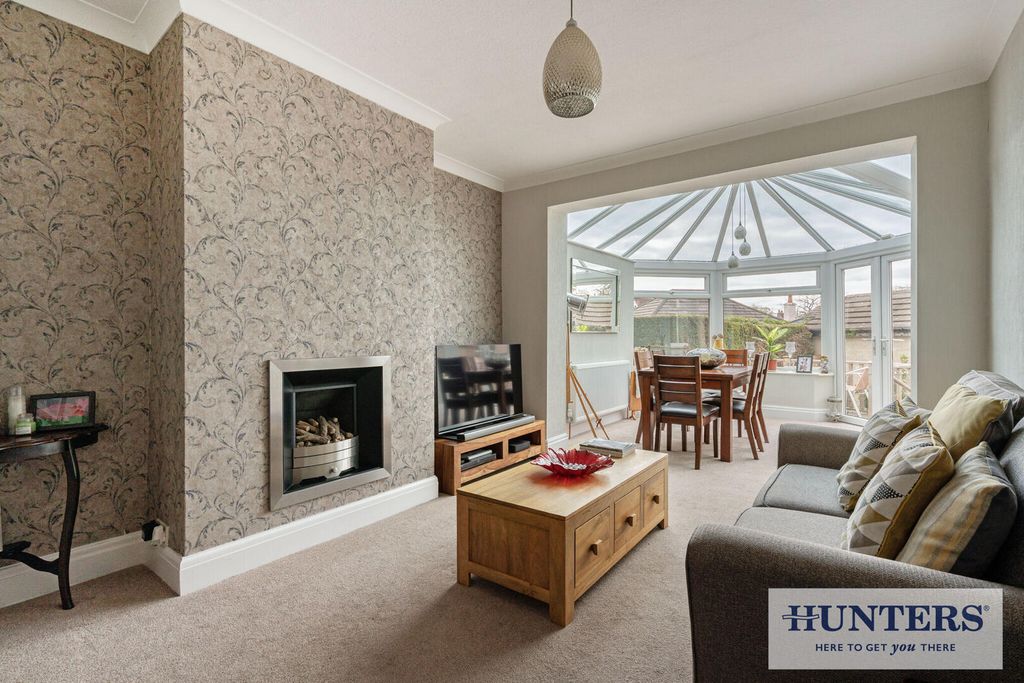 Property photo 2 of 25 Conservatory