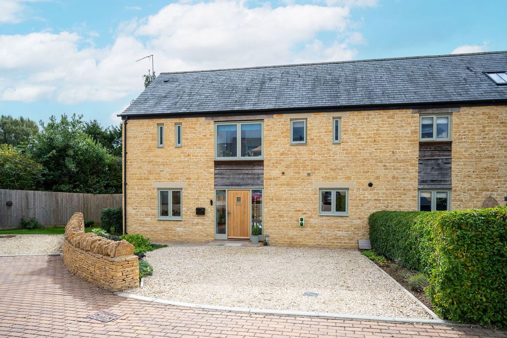 Property photo 1 of 27