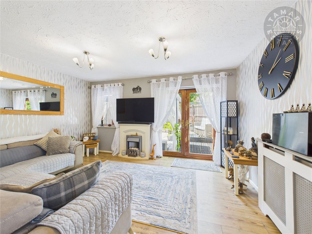 Property photo 3 of 17 Sitting Room
