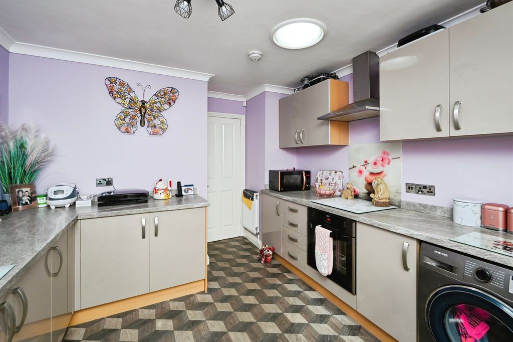Property photo 2 of 16