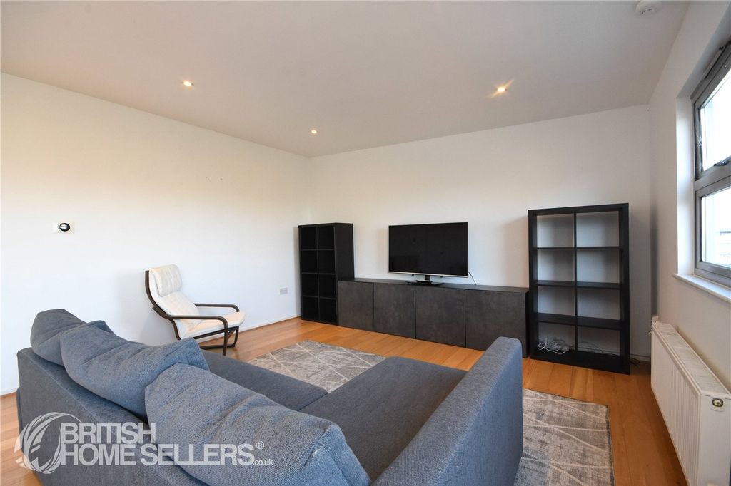 Property photo 2 of 19 Picture No. 14