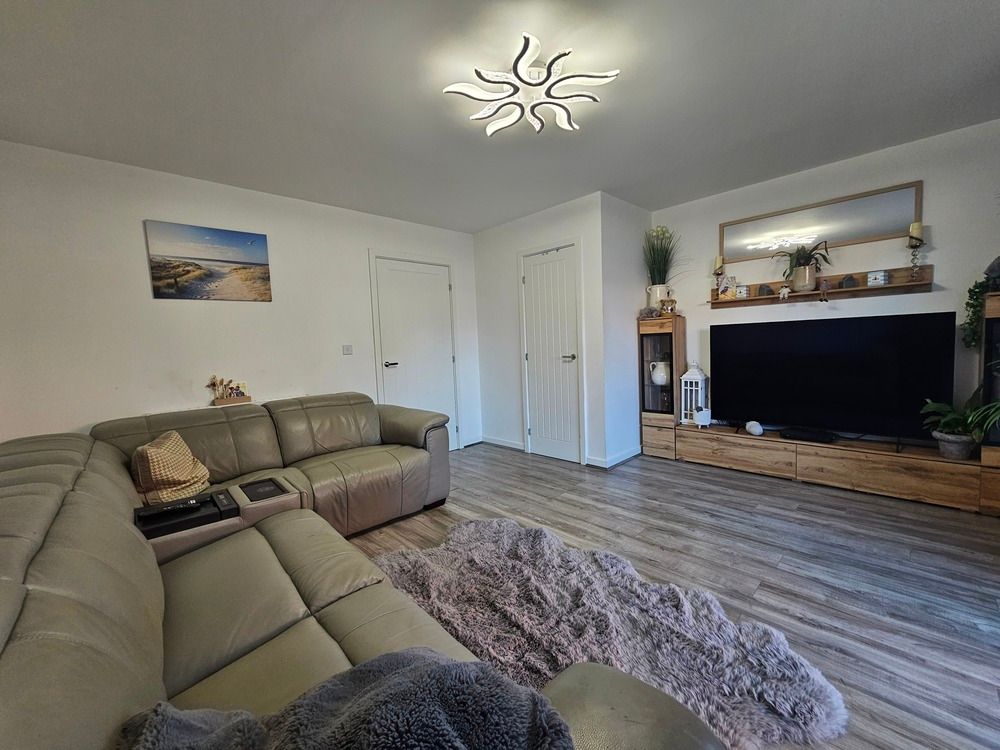 Property photo 2 of 12 1000060390.Jpg