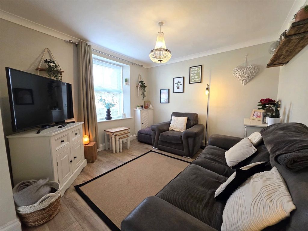 Property photo 3 of 19 Picture No. 05